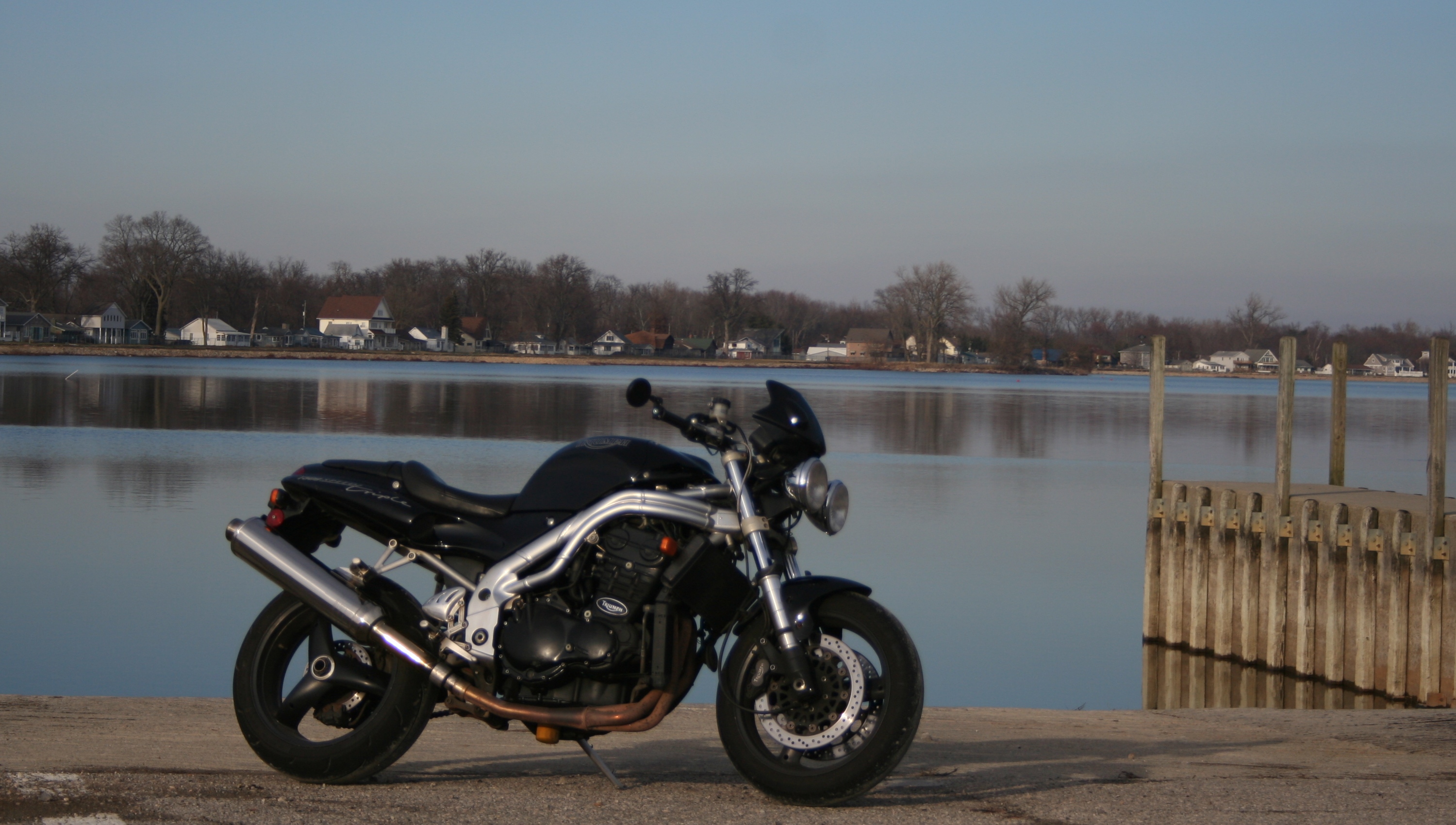 Speed Triple by the lake