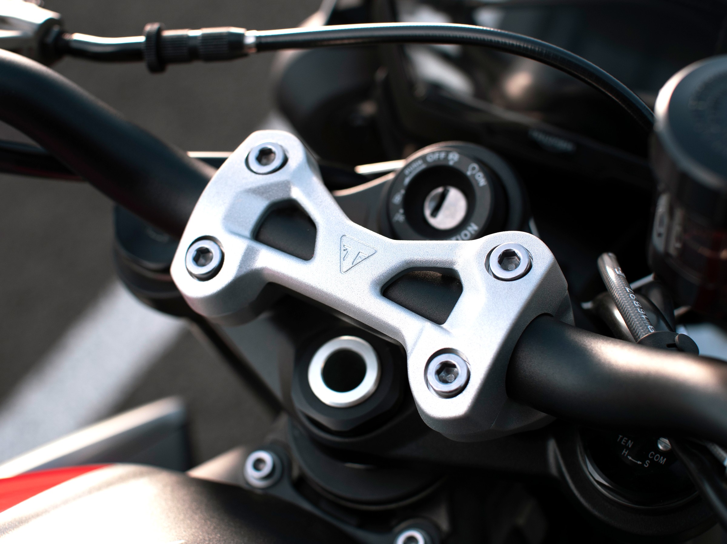 Triumph handlebar clamp