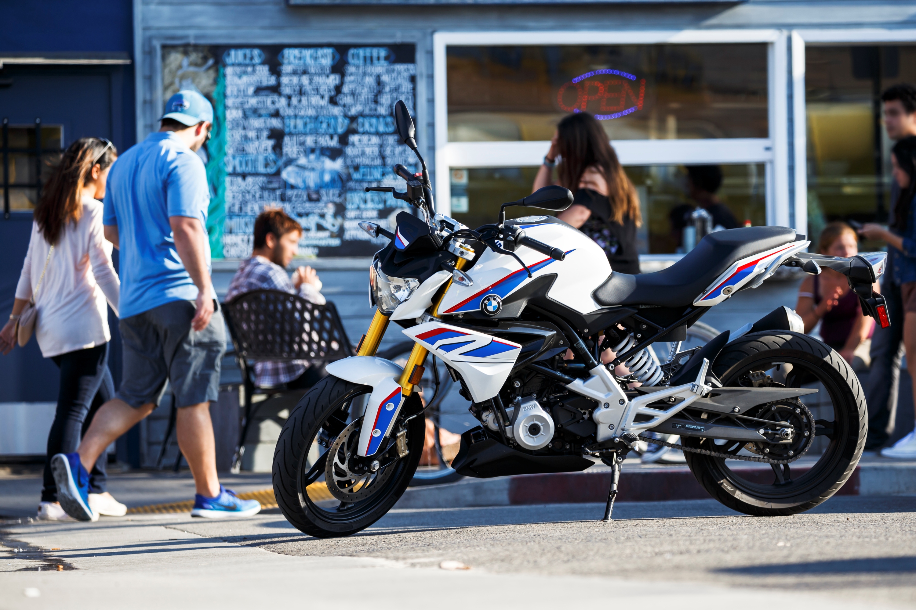 BMW G 310 R in the city